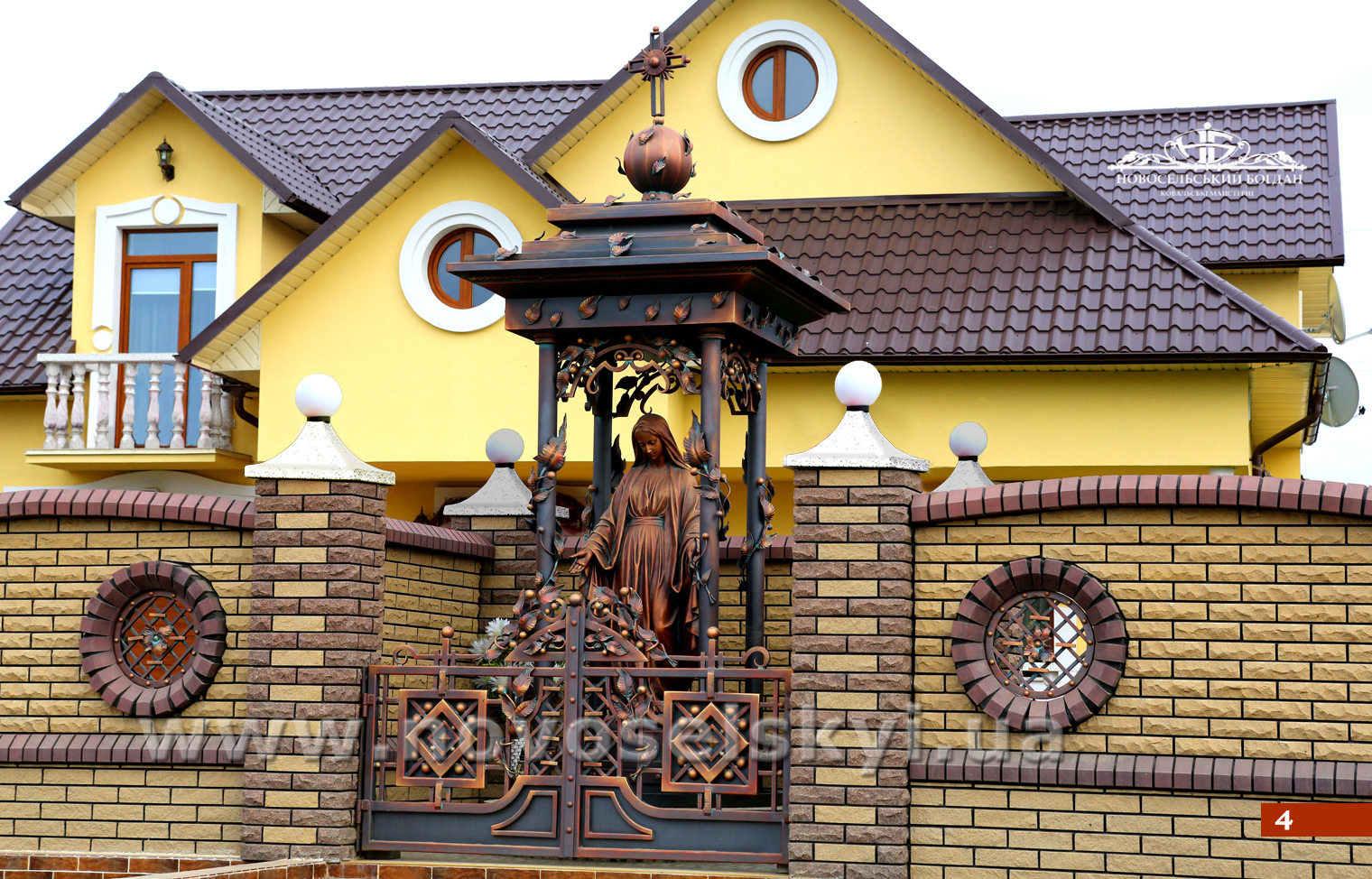 The chapel with the figure is decorated with forged leaves