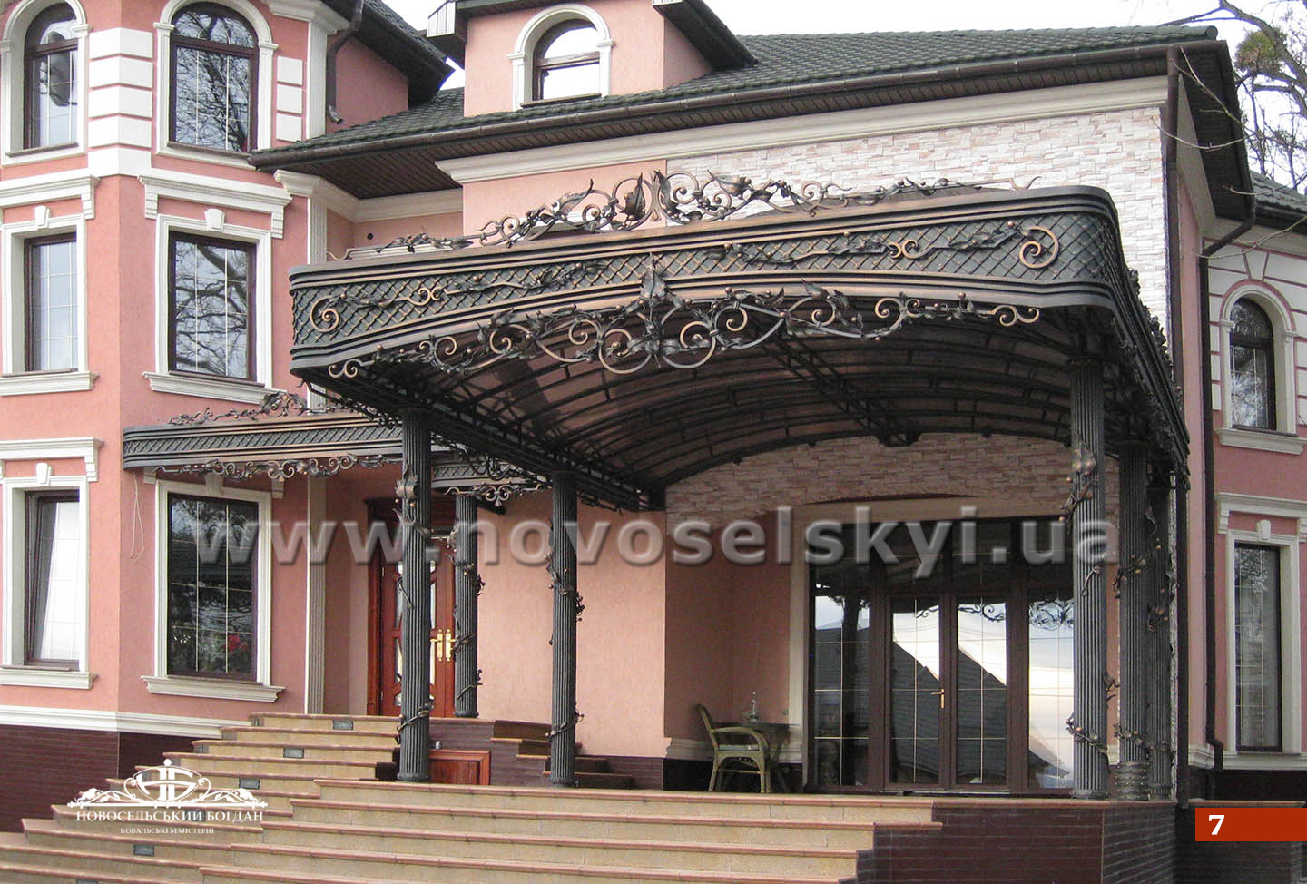 Option of covering the terrace with a forged roof